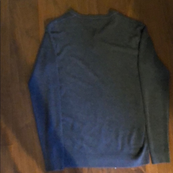 Gray sweater v neck size extra small - Picture 4 of 4